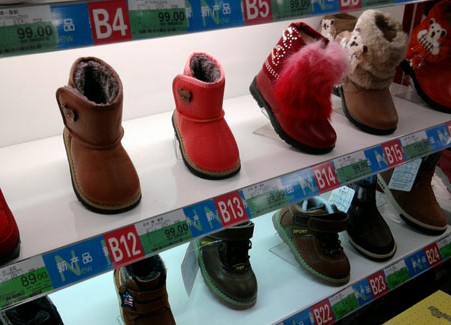 兒童雪地靴熱銷(xiāo) 專(zhuān)家稱(chēng)長(zhǎng)時(shí)間穿易致足部畸形