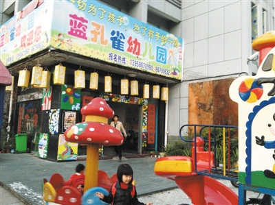 溫嶺新河鎮(zhèn)橫塘頭村東南角有一座舊二層瓦房，左邊一間為顏艷紅家。