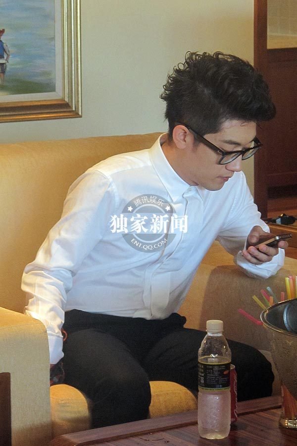 金志文豪華婚禮現場 新人抵海邊拍婚紗照