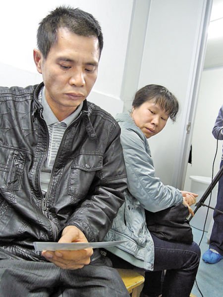 看著女兒的照片，吳文瑞夫婦悲從中來。