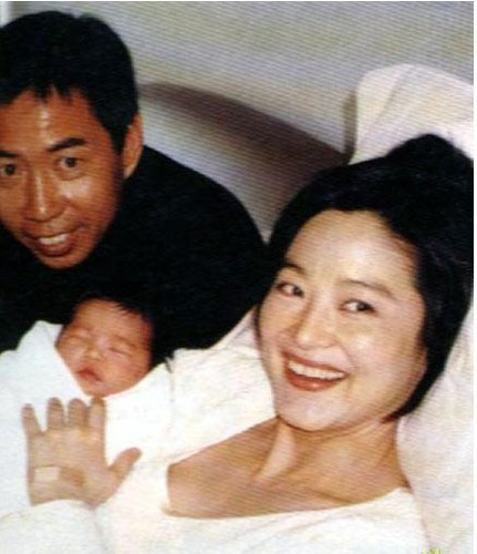 44歲邱淑貞懷男胎旺夫 身價(jià)25億成最有錢(qián)人妻