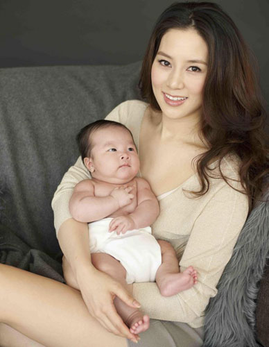 44歲邱淑貞懷男胎旺夫 身價(jià)25億成最有錢(qián)人妻