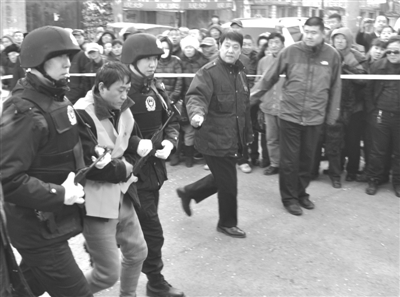 震驚哈爾濱市的兩起樓道殺害女性案犯罪嫌疑人楊炳彥落網(wǎng)了。