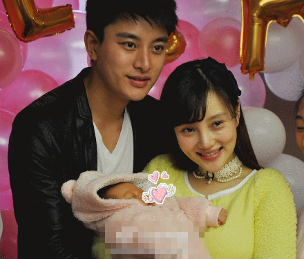 李小璐賈乃亮愛女滿月宴內(nèi)場照曝光