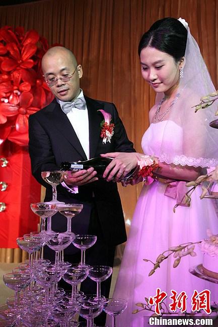 中國(guó)首善為二兒辦奢華婚禮 席開95桌
