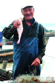 青島世外桃源:日釣鮮鱸魚(yú) 夜飲觀滄海