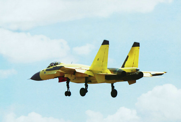 資料圖：國(guó)產(chǎn)殲-15艦載戰(zhàn)機(jī)。