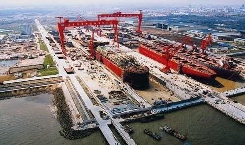 資料圖：外媒稱中國(guó)已造四艘航母龍骨，此為中國(guó)某造船廠。