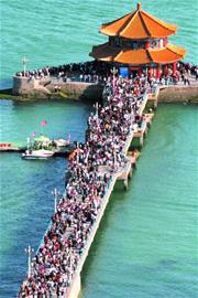 青島棧橋6成海底鋼筋現(xiàn)裂痕 花1800萬(wàn)補(bǔ)身子