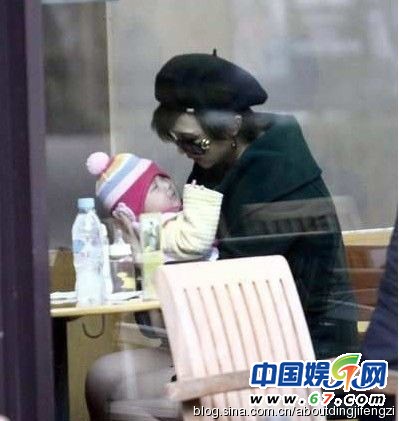 盤點當(dāng)眾哺乳秀母愛的女星