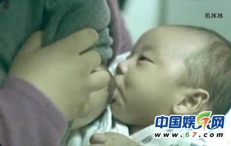 盤點(diǎn)當(dāng)眾哺乳秀母愛的女星