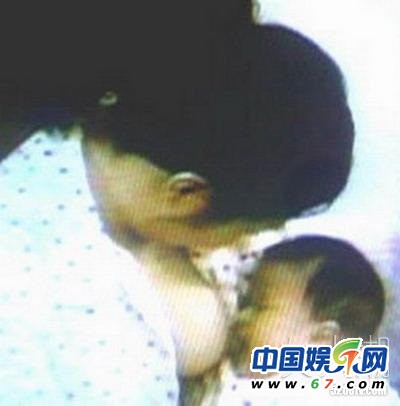 盤點當眾哺乳秀母愛的女星