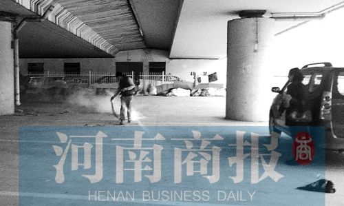 至今沒(méi)人知道他叫什么名字。唯愿他一路走好 河南商報(bào)記者 李政 文/圖