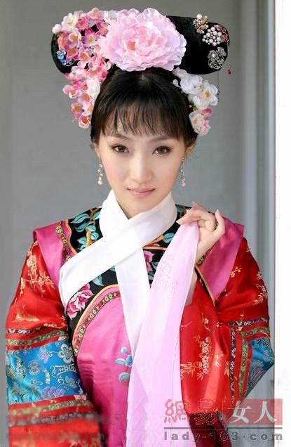 愛(ài)新覺(jué)羅啟星展露皇族氣質(zhì)