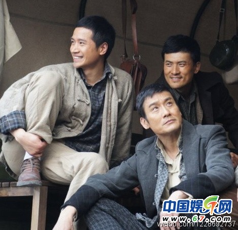 何潔攜新男友機(jī)場(chǎng)大秀恩愛引圍觀 赫子銘背景私照曝光