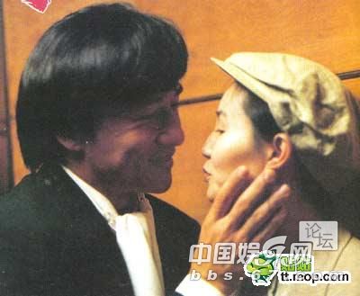 揭秘被成龍大哥強吻過的明星 男女通吃口味重