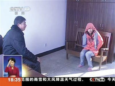 浙江蘭溪，警方訊問“全能神”邪教組織人員。央視視頻截圖