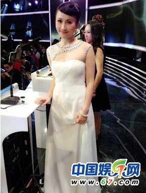 李芊墨-笑楚告別《非誠(chéng)》仍是單身 昔日登男人裝艷照曝光