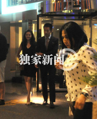 大S汪小菲情侶裝“飛躍”長城 曝婚后恩愛細(xì)節(jié)(組圖)