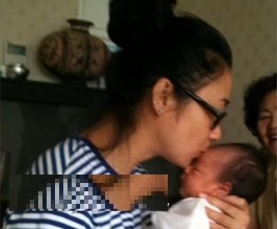黃渤愛(ài)妻和女兒