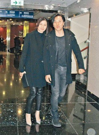 鄭伊健及蒙嘉慧笑容滿面到場，但沒有接受訪問就匆忙進場。