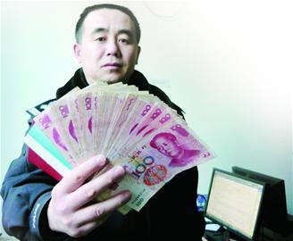 隔壁老人摸錯(cuò)門穿錯(cuò)衣