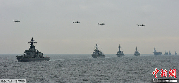 資料圖：日本海軍自衛(wèi)隊(duì)編隊(duì)航行。