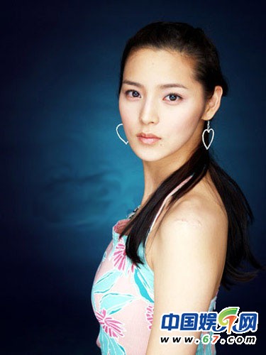 韓國(guó)假臉女星似芭比娃娃