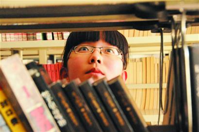 記者在島城各大新華書店調查發(fā)現“老中青蹭書族”占六成以上