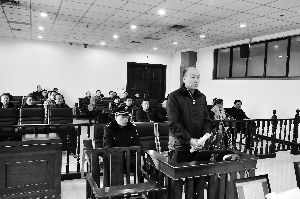 顏承魯庭審現(xiàn)場。 本報(bào)記者 郭玉紅 攝