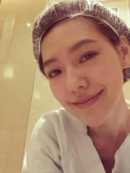 小S曬幸福家庭生活照 老公許雅鈞親吻小女兒被贊有愛(ài)