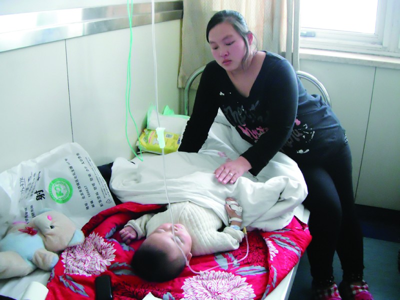 兩歲三個月男童患有先心病、肺炎、動脈瘤、顱內(nèi)出血和顱內(nèi)感染住院治療費用壓垮整個家庭，希望好心人伸出援手救救病危孩子