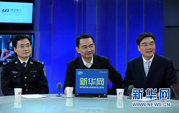 鐵道部相關(guān)負(fù)責(zé)人就春運(yùn)熱點問題回應(yīng)網(wǎng)友提問