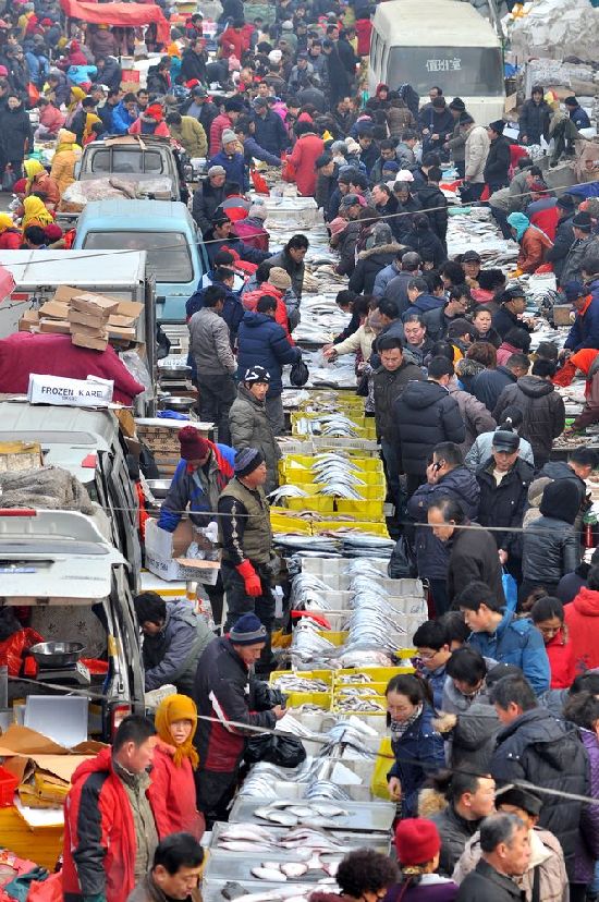 過大年趕大集 李村集場(chǎng)面火爆年味濃