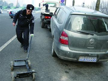 這88條路亂停車直接拖走 24小時監(jiān)控車主長點(diǎn)心