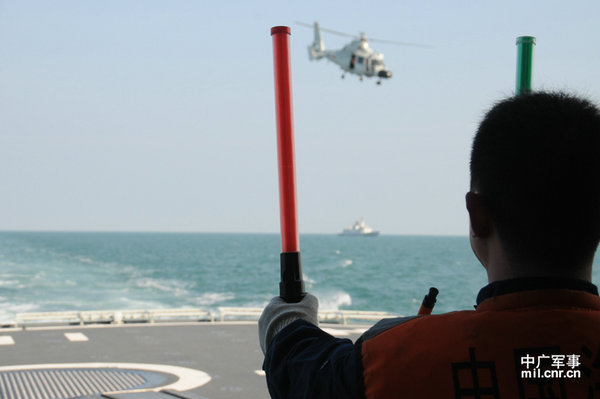 資料圖：艦載直升機起飛升空。