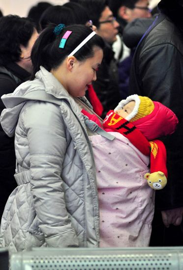 時(shí)評(píng):春運(yùn)百感交集 愛(ài)情親情友情一個(gè)不能少