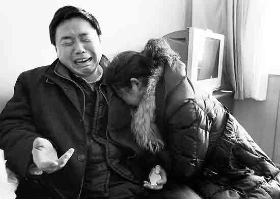 煤氣中毒5名實(shí)習(xí)生父母到京 一夜沒(méi)睡哭腫雙眼