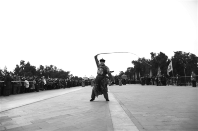 昨日上午，天壇公園上演清代祭天儀式，320人表演隊(duì)伍為歷年之最。新京報(bào)記者 浦峰 攝