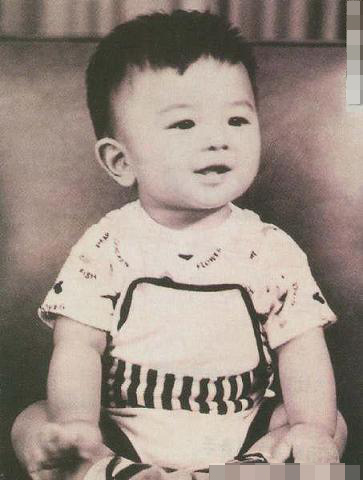 曝明星幼時(shí)舊照個(gè)個(gè)是小可愛