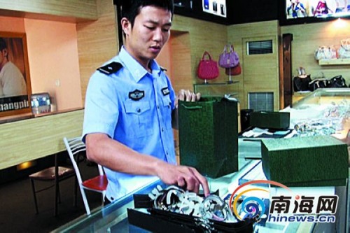 三亞搗毀販假窩點(diǎn)查獲近千萬元假LV、愛馬仕等