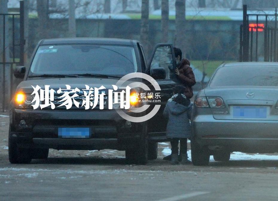 每日追星：鄧超摩登范與孫儷機(jī)場秀恩愛 馬伊琍豪車獨自接女