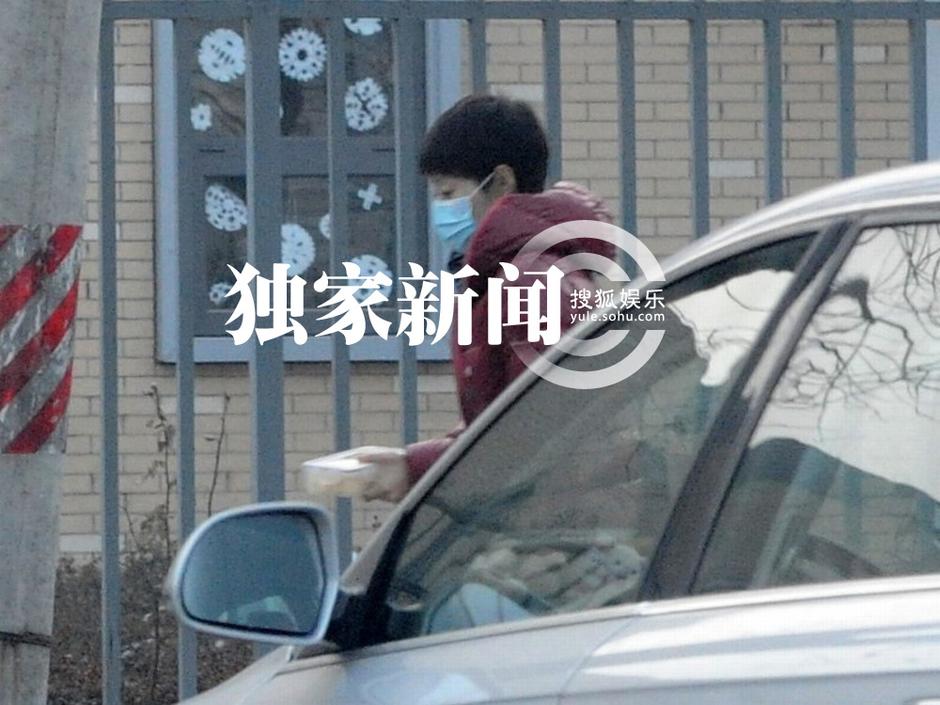 每日追星：鄧超摩登范與孫儷機(jī)場(chǎng)秀恩愛 馬伊琍豪車獨(dú)自接女