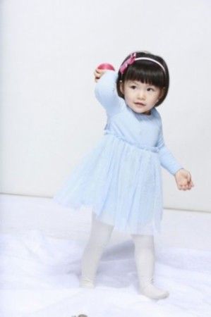 李湘趙薇黃奕女兒曝光 誰(shuí)家小公主最可愛
