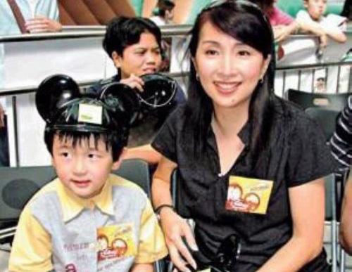 明星“私生子”落魄成長(zhǎng)：王祖賢聾啞女兒再曝光