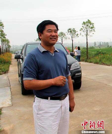 張德華在工作中。2012年資料圖 吳奇勇 攝
