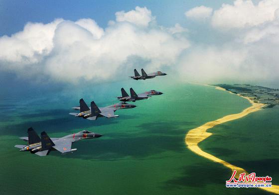 廣空航空兵某師戰(zhàn)鷹守護在祖國的南疆海域。沈玲攝