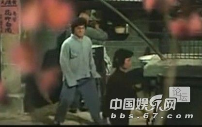 口味有點(diǎn)重！成龍大哥早年三級(jí)片曝光 與艷星翻云覆雨