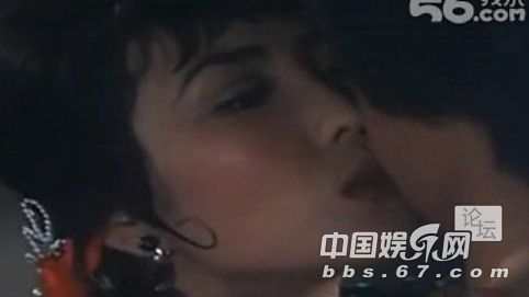 口味有點(diǎn)重！成龍大哥早年三級(jí)片曝光 與艷星翻云覆雨
