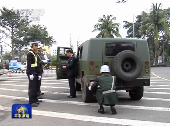 央視視頻截圖：解放軍進(jìn)行軍車(chē)專(zhuān)向整治。